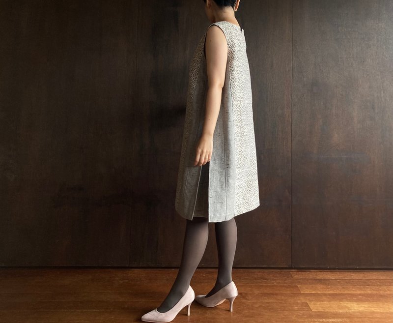 winter dress　flower-silver/cloudy gray　vintage corozo button - 洋装/连衣裙 - 聚酯纤维 银色