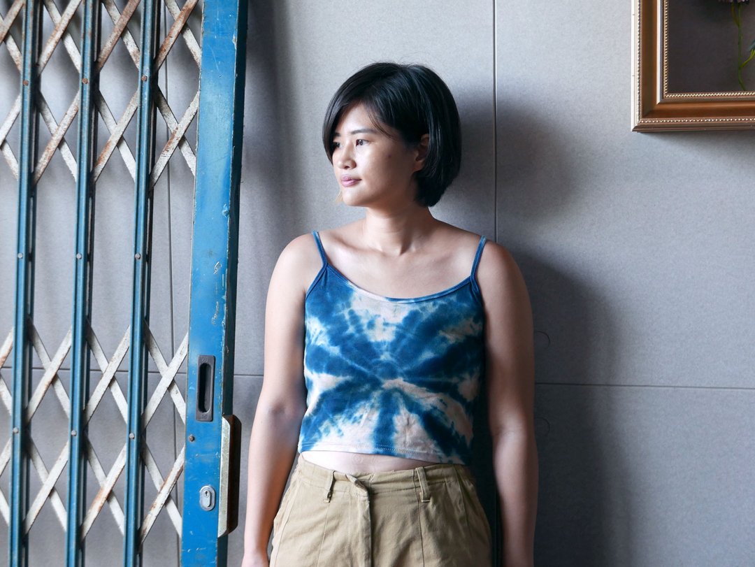 绽蓝 手染细肩带背心 - 女装背心 - 棉．麻 蓝色