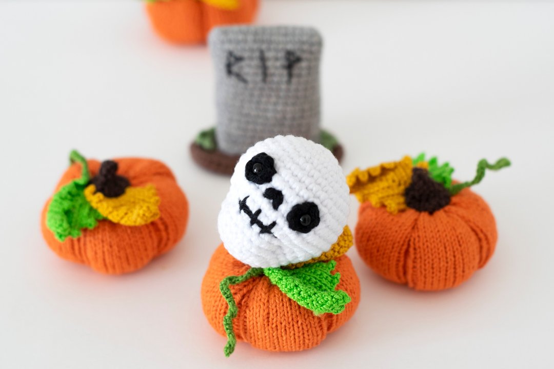 Knitted skull, skeleton miniature monster toy, Halloween sign, Halloween party - 玩偶/公仔 - 棉 白色