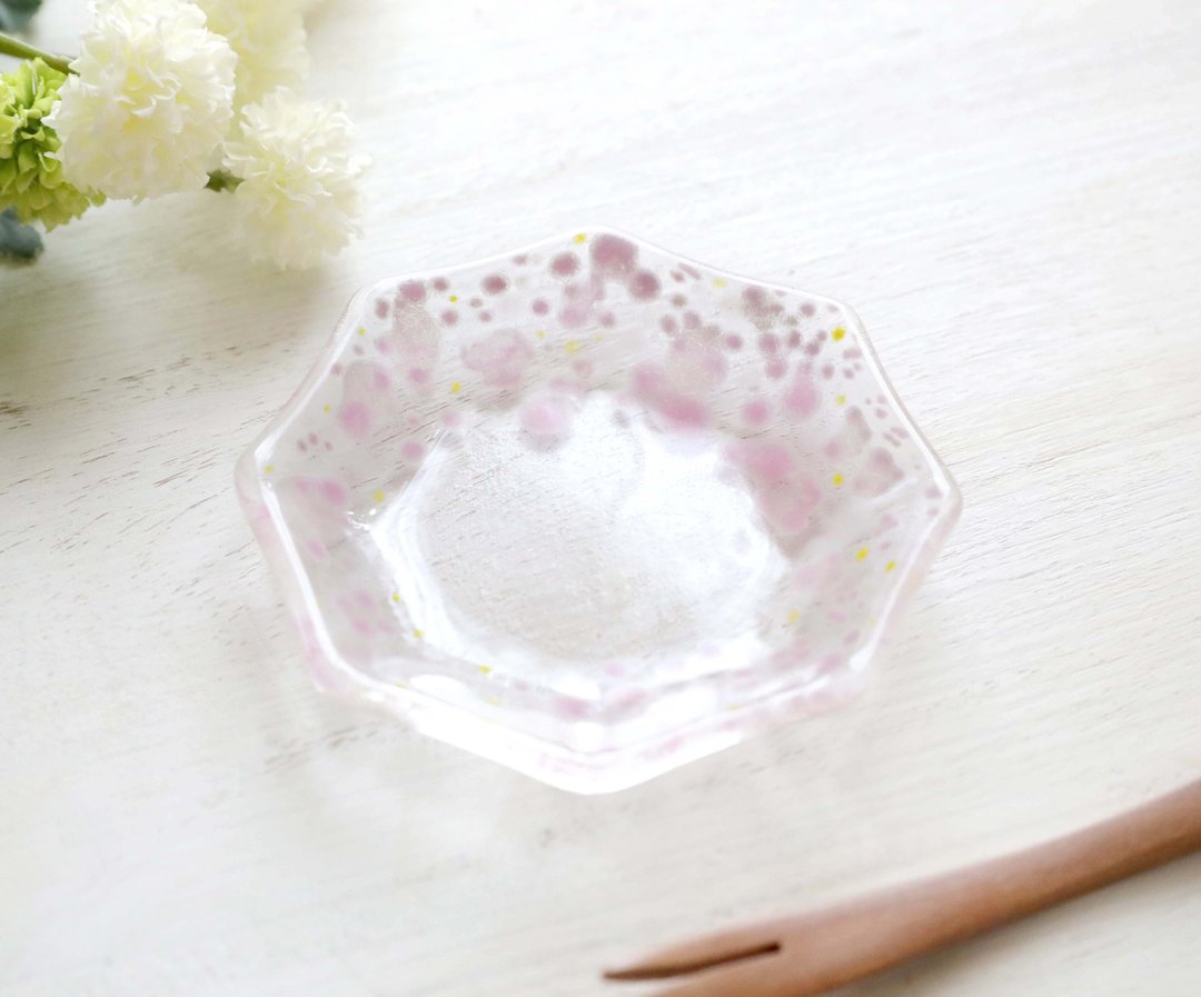 Glass Octagonal Bean Plate / Flower lover - 浅碟/小碟子 - 玻璃 粉红色