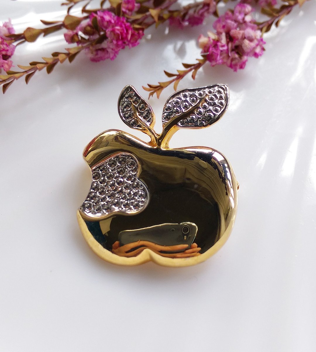 西洋古董饰品。双色 苹果咬一口 别针 - 徽章/别针 - 其他金属 金色
