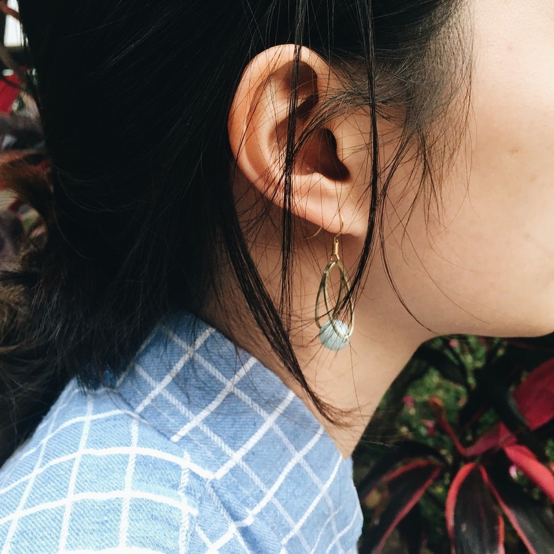 Ellipse Earring 黄铜 天然石 垂吊耳环 垂坠耳环 - 耳环/耳夹 - 其他金属 多色
