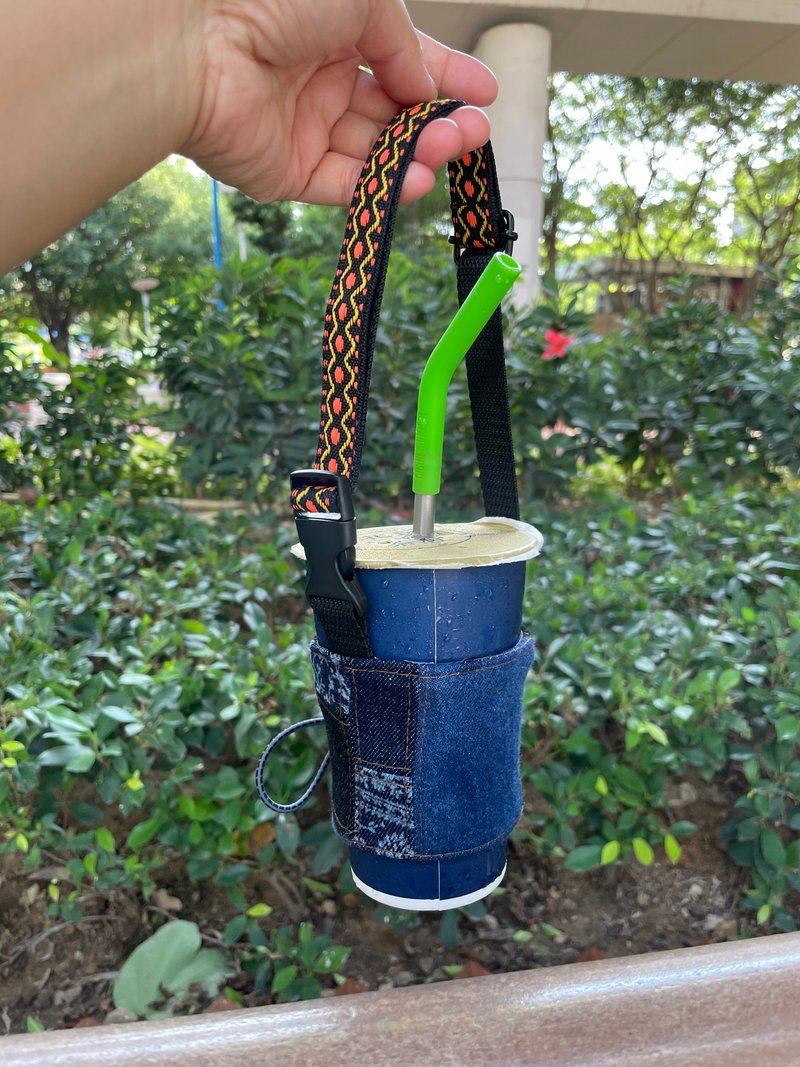 牛仔拼布 饮料提袋 Denim Patchwork cup sleeve - 随行杯提袋/水壶袋 - 棉．麻 蓝色