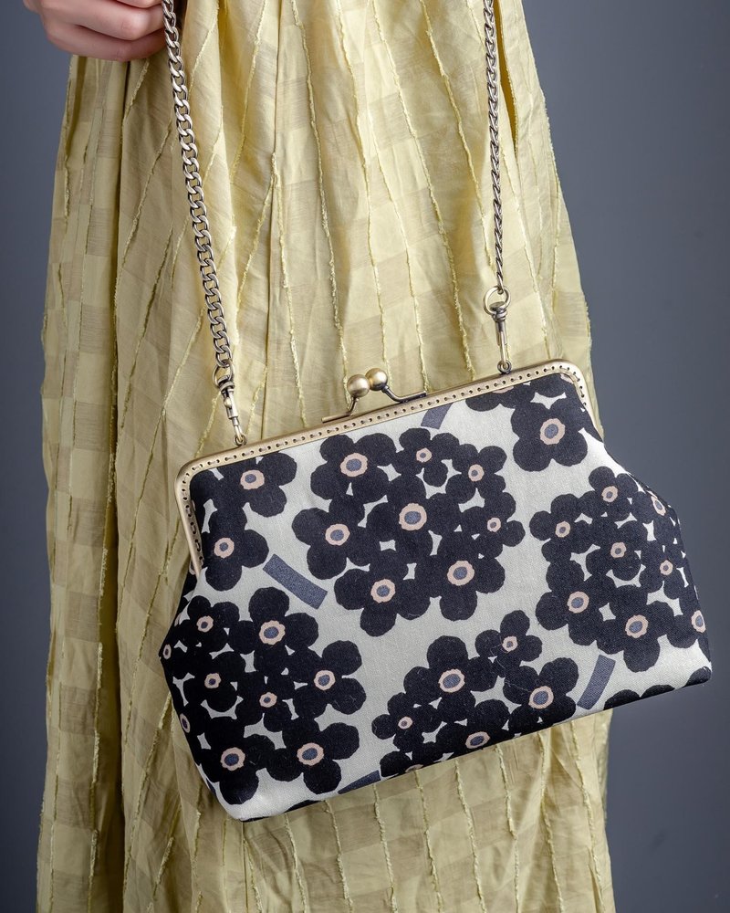 【是绣球话  黑 】方形金属口金包 #随身包#古着#日式#可爱 - 侧背包/斜挎包 - 棉．麻 绿色