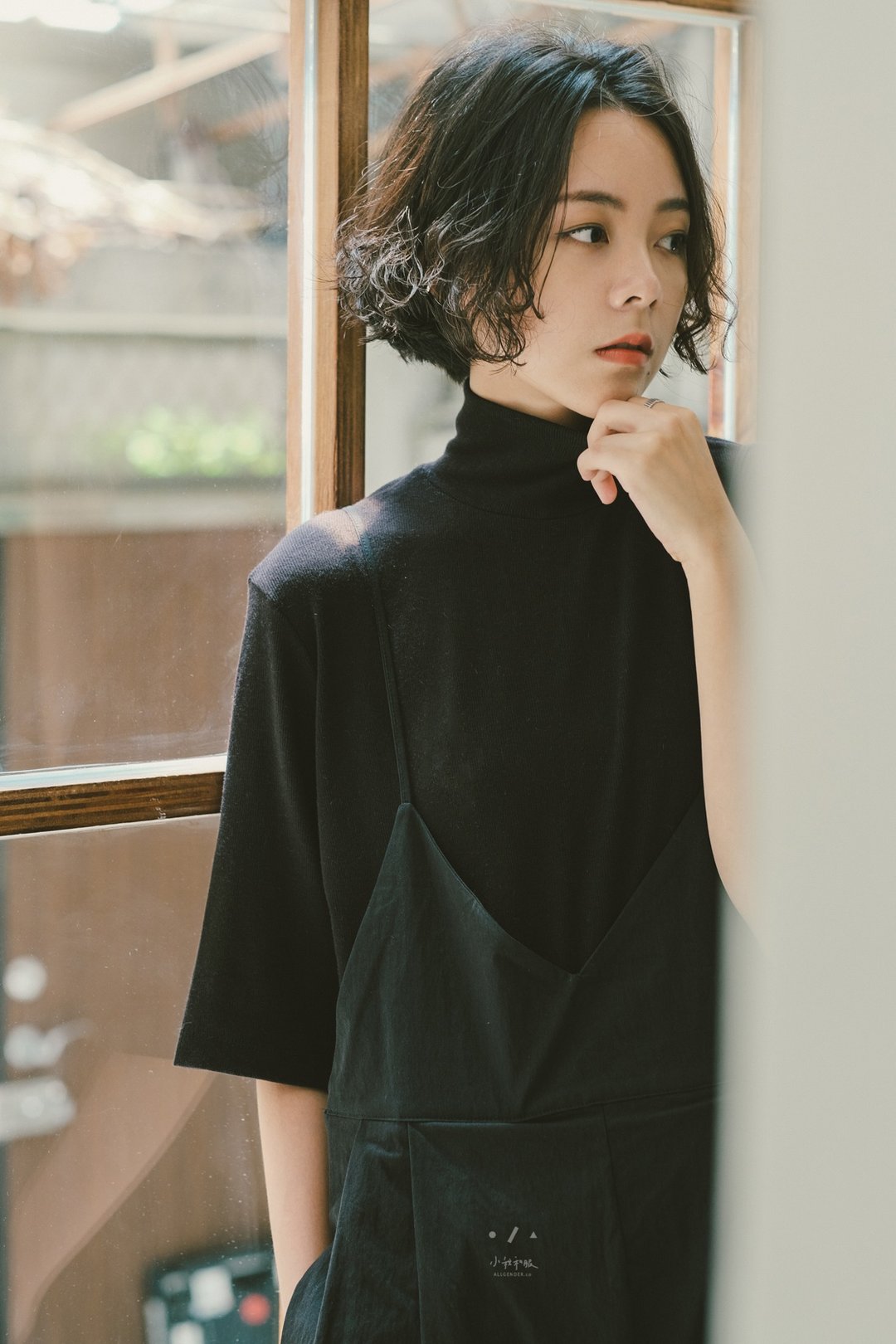 法兰微高领坑条六分袖上衣 - 2色-法兰黑 - 女装 T 恤 - 棉 黑色