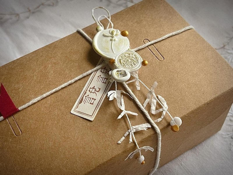 2022 圣诞礼物 礼盒包装  - 满额即赠送免费包装 - - 纸盒/包装盒 - 纸 卡其色