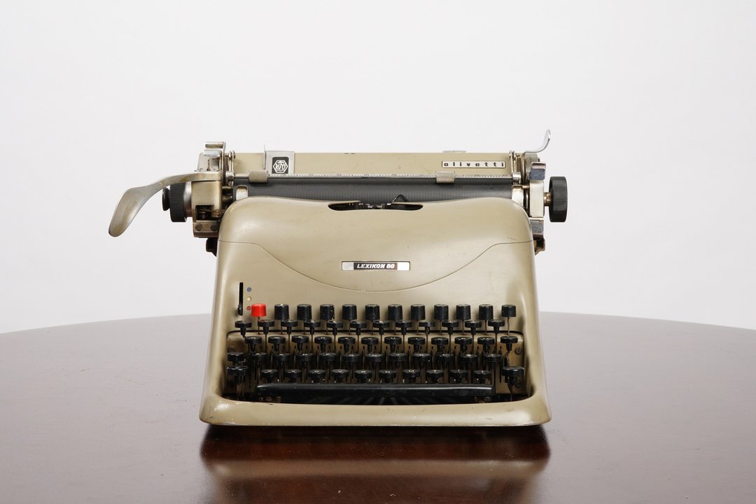 意大利Olivetti Lexikon 80 古董打字机(STP7)  欧洲 陈设道具 - 摆饰 - 其他金属 卡其色
