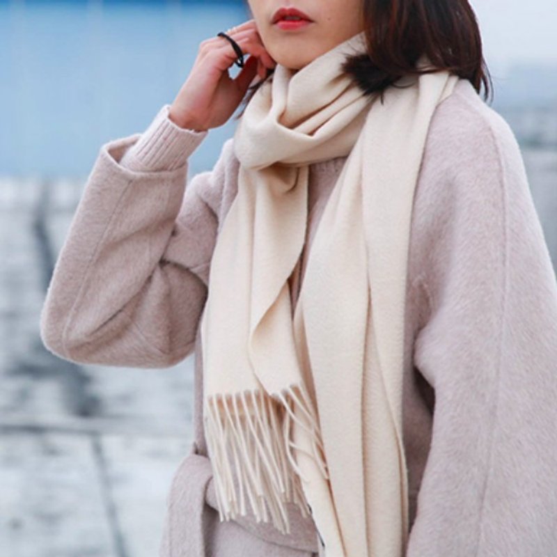 【杏白色】 100%纯羊绒Cashmere窄边围巾 柔软细腻超质感 信的请来 中性情侣款男女可用 人手一条围巾大披肩 秋冬保暖长款 极简百搭不做作 温暖你的胃 圣诞礼物交换礼物生日礼物情人节礼物  | vitatha 番塔塔原创设计独立女装品牌 - 丝巾 - 羊毛 白色