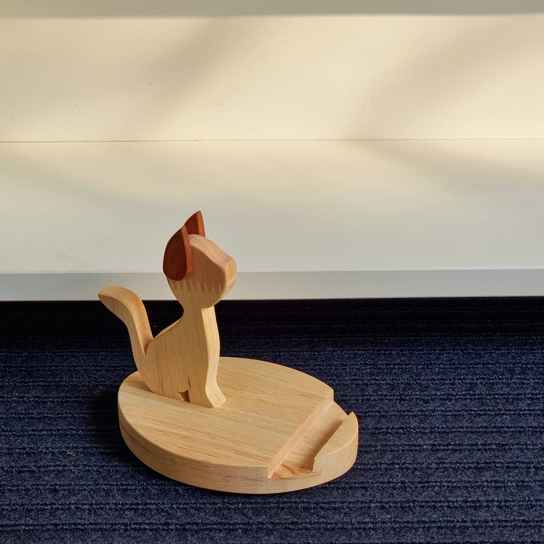 Handmade wooden mobile phone holder cat shape - can put tablet - 手机座/防尘塞 - 木头 咖啡色