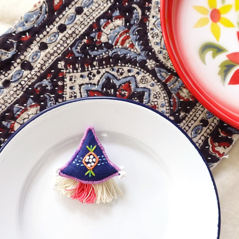 DUNIA世界制造所 /Blossoms brooch/藏青花开别针#28 - 胸针 - 棉．麻 蓝色