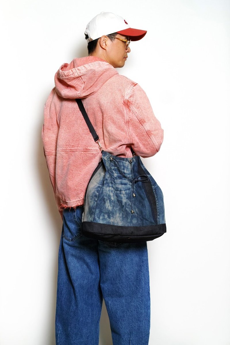 RIVER-手做牛仔裤改造丹宁帆布抽皱式手提/斜侧背/水桶包 - 束口袋双肩包 - 棉．麻 蓝色