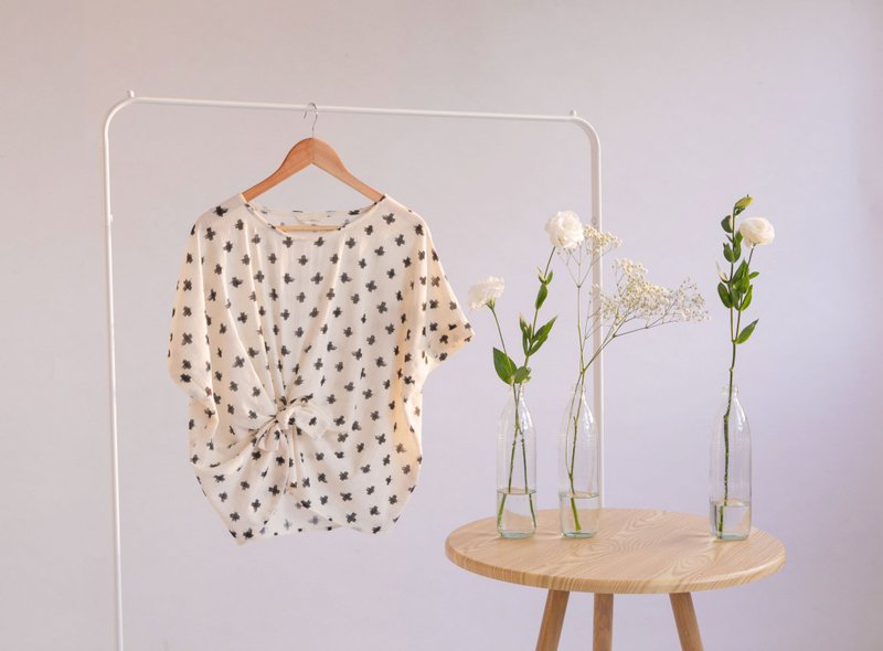 跳舞十字星扭结 纯棉透气造型上衣 - 女装上衣 - 棉．麻 白色