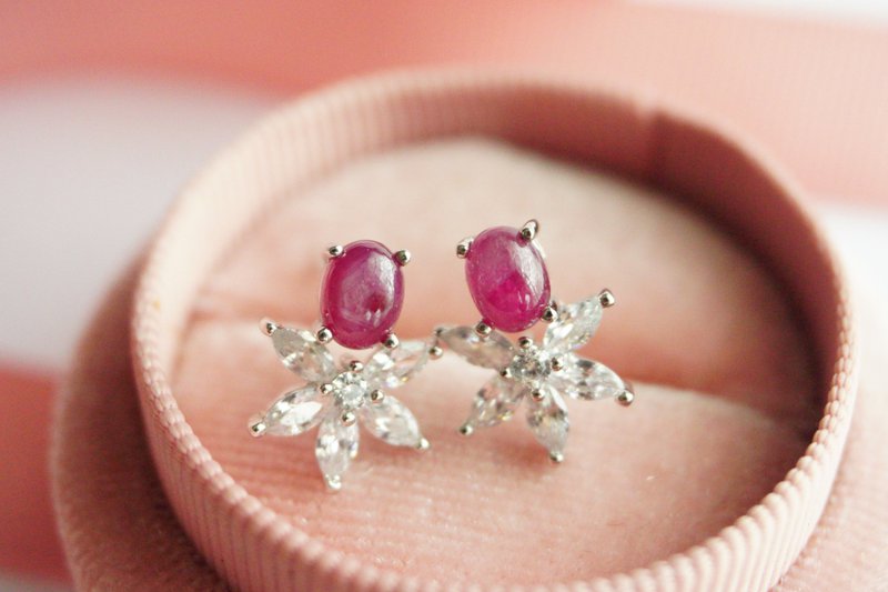Natural Ruby Star Stud Earrings Silver 925. - 耳环/耳夹 - 纯银 红色