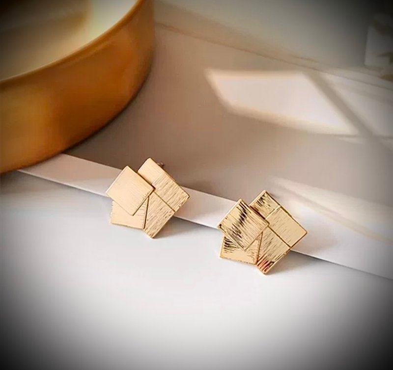 几何方型个性设计简约时尚耳环可改夹 - 耳环/耳夹 - 纯银 金色