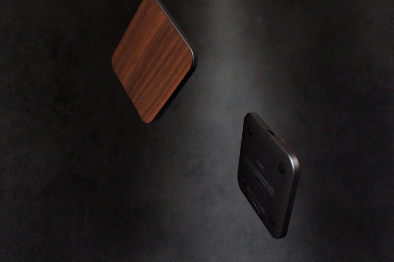 UNIC经典胡桃木充电器/15W高效无线快充/Type C接口【可定制化】 - 手机充电及周边 - 其他金属 灰色