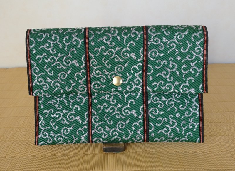 畳縁（Tatami Heri）化妆包 唐草纹样 日式图案 传统纹样 绿/白 现金袋 存折袋 御朱印帐袋 日本制造 手作 - 化妆包/杂物包 - 其他材质 绿色