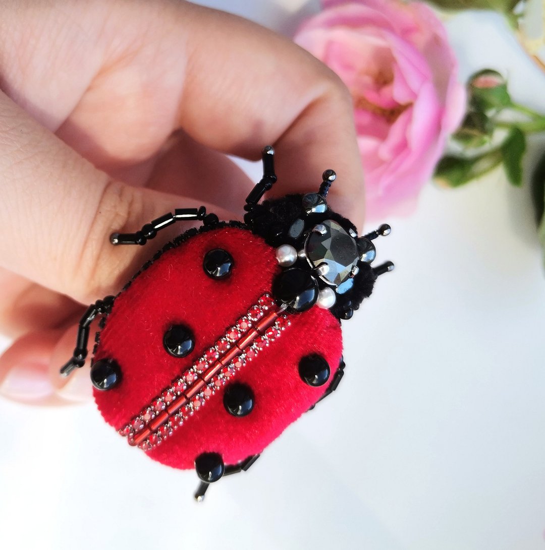 Ladybug brooch, ladybug jewelry, ladybug pin - 胸针 - 玻璃 红色