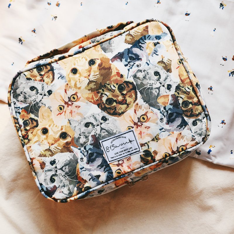 一地都是猫 旅游收纳包  / 815a.m - 化妆包/杂物包 - 棉．麻 白色