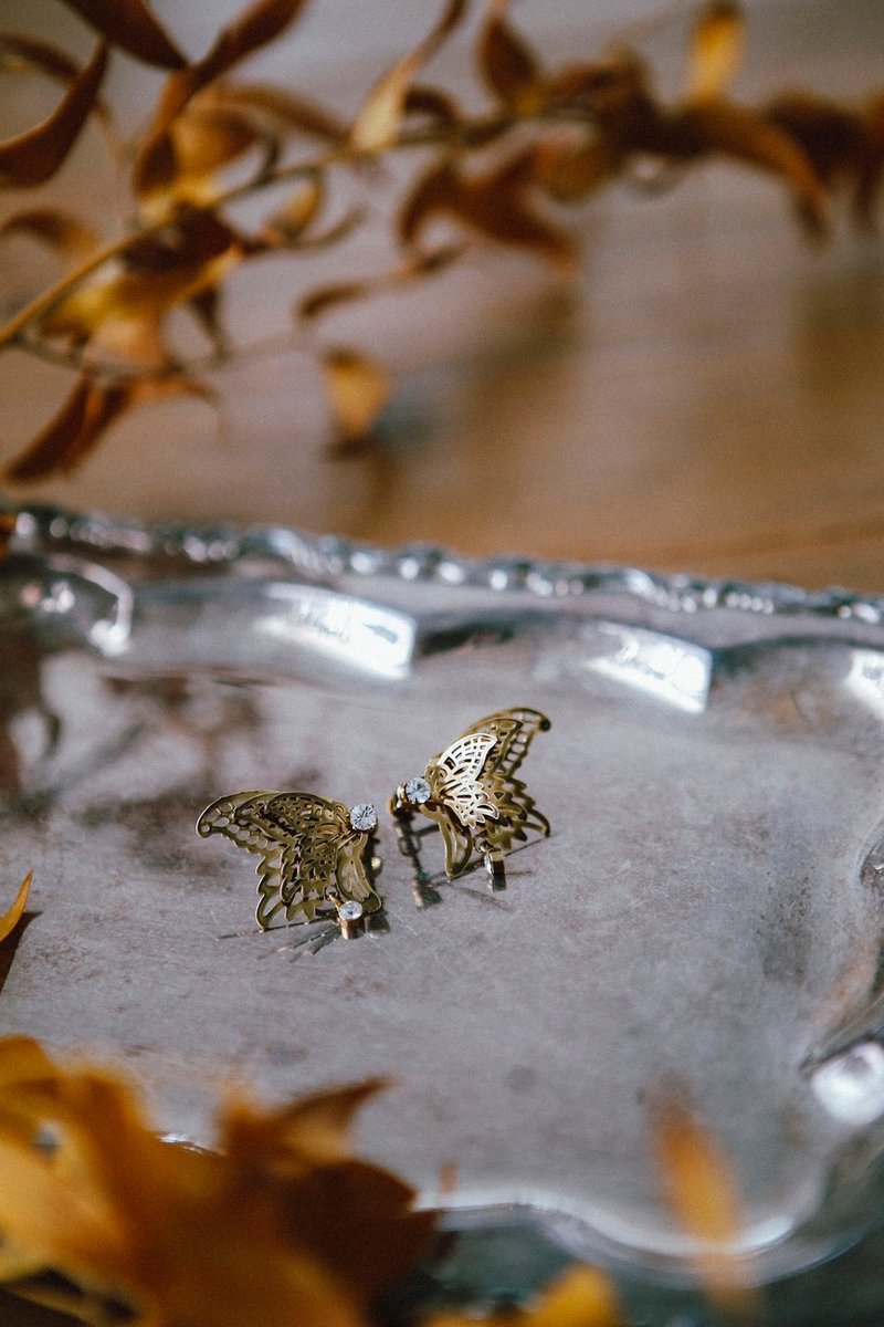 COR-DATE / 铜片蝴蝶耳环 - 耳环/耳夹 - 其他材质 