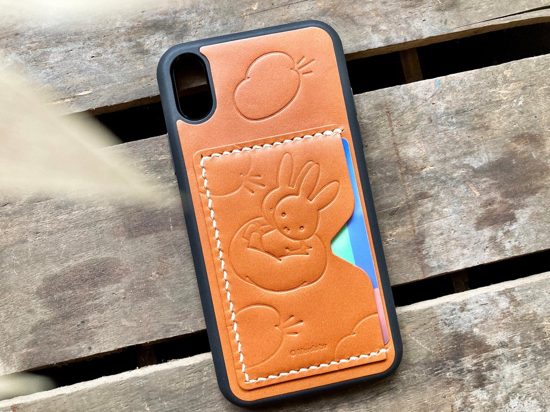 【Pinkoi x miffy】iPhone皮革壳DIY材料包 附卡槽 云游 - 皮件 - 真皮 咖啡色