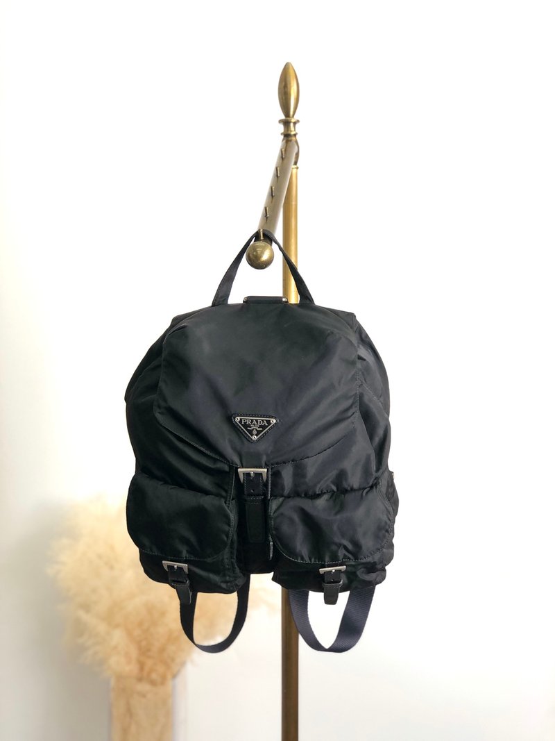 【日本直送，品牌二手包】PRADA普拉达背包，黑三角标志，尼龙，双口袋，复古 uzgdu8 - 后背包/双肩包 - 尼龙 黑色