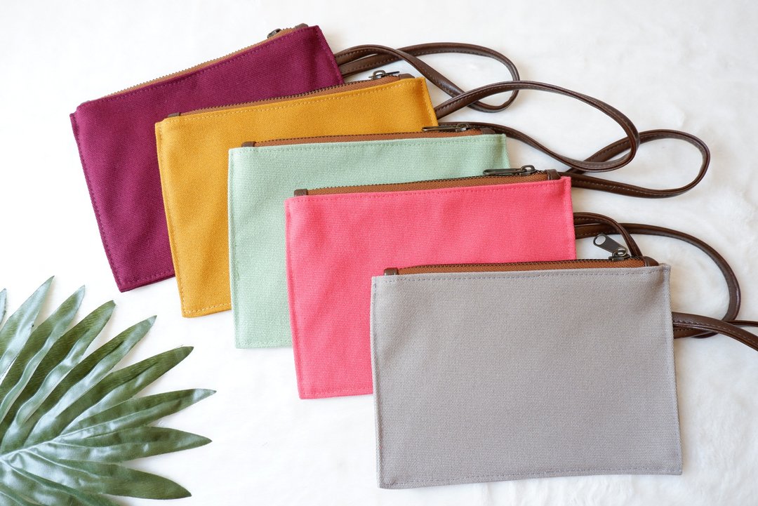 Canvas cosmetic bag Zipper Bag - 化妆包/杂物包 - 棉．麻 橘色