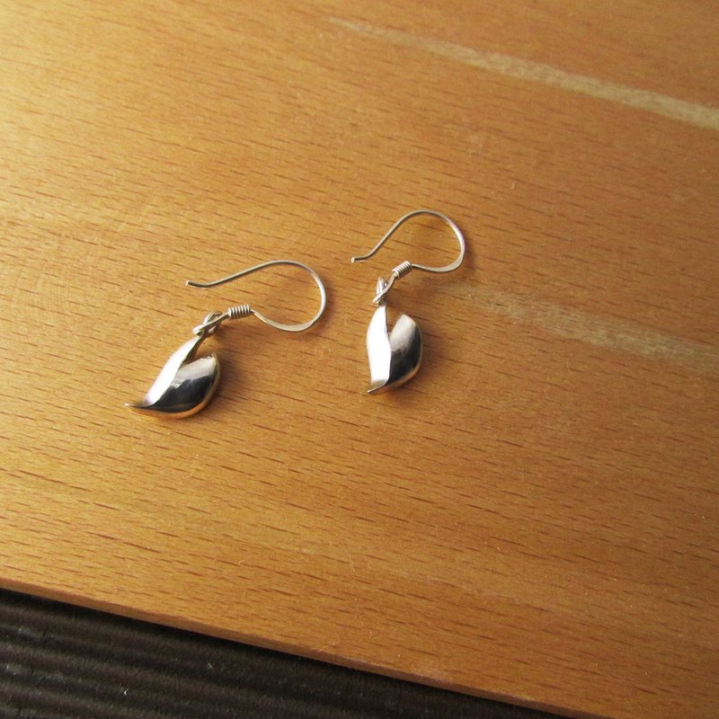 lotus leaf earring_荷叶耳环 | mittag 925银 限量 设计师手作 - 耳环/耳夹 - 银 银色