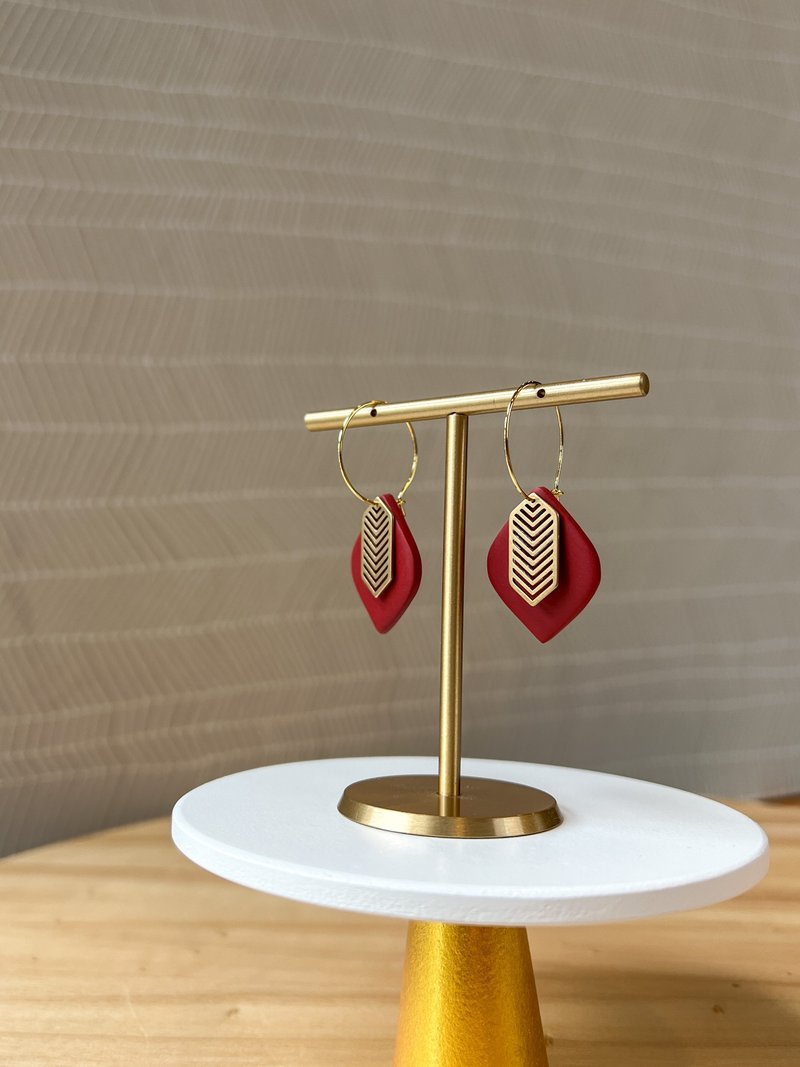 • 手工软陶耳环 • 酒红菱形 (可改耳夹) - 耳环/耳夹 - 陶 红色