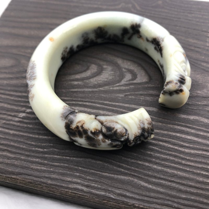 双狮献瑞-天然辽阳玉水草花雕刻手镯玉镯/内径55.9/生日/礼物 - 手链/手环 - 玉石 白色