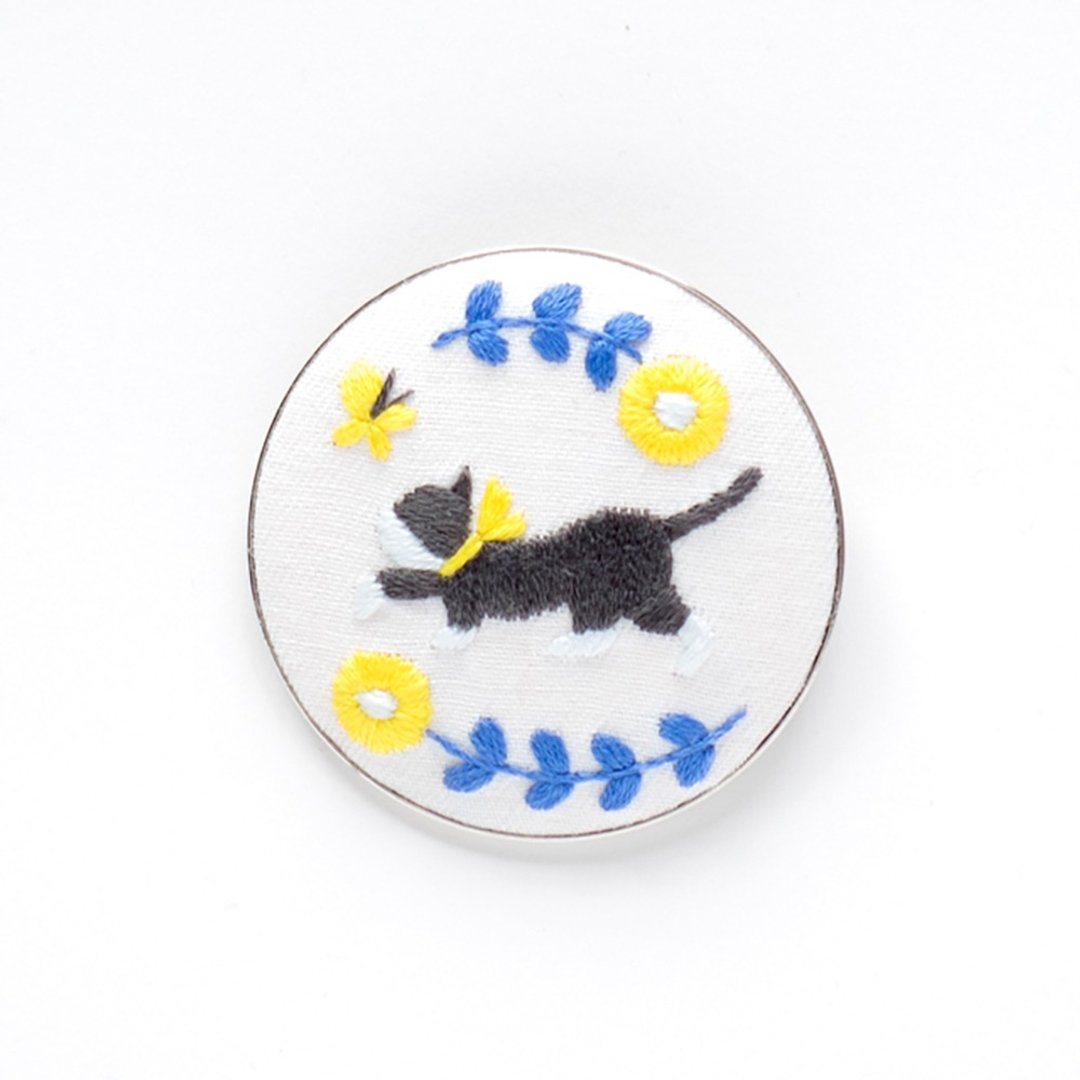 Cat and Butterfly - Embroidery Brooch Kit - 编织/刺绣/羊毛毡/裁缝 - 绣线 