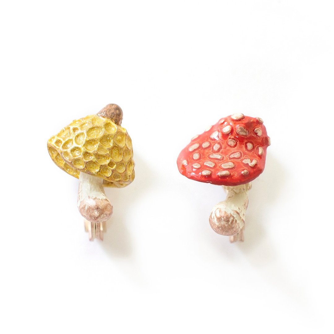 Bow Mushroom Clip-On Bowing Mushrooms EA156 - 耳环/耳夹 - 其他金属 红色