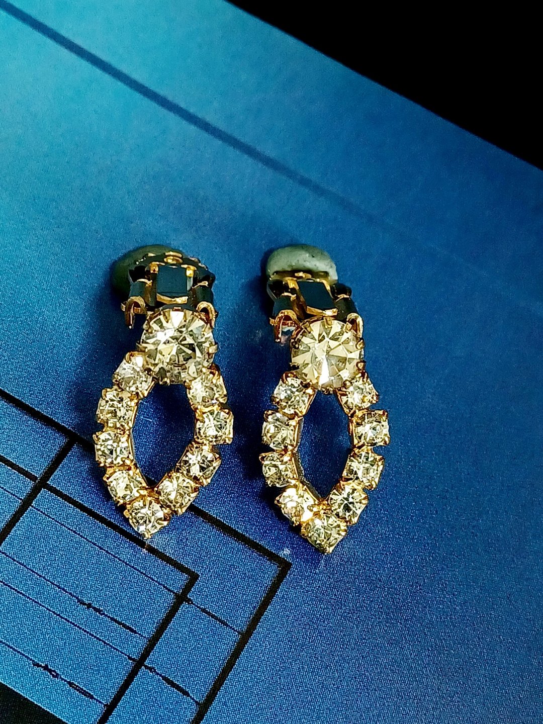 Avintage jewelry  典雅金色环圈莱茵 夹式耳环 - 耳环/耳夹 - 其他金属 