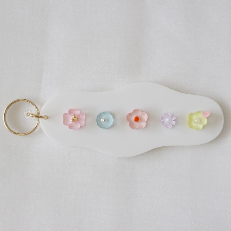 Take a walk keychain: blossoms flower - 钥匙链/钥匙包 - 压克力 