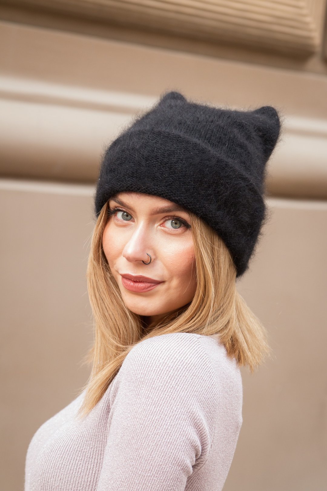 Cat beanie. Angora fluffy hat. Black angora hat - 帽子 - 羊毛 黑色