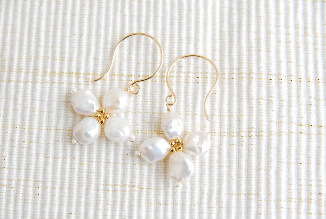 Keshipearl flower earrings 14kgf - 耳环/耳夹 - 宝石 白色
