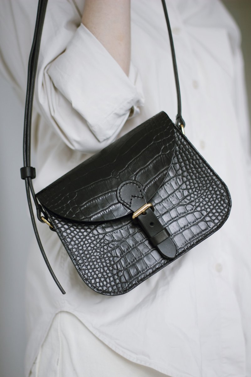 手工手缝黑色鳄鱼压纹植鞣革真皮马鞍包 - 手提包/手提袋 - 真皮 黑色