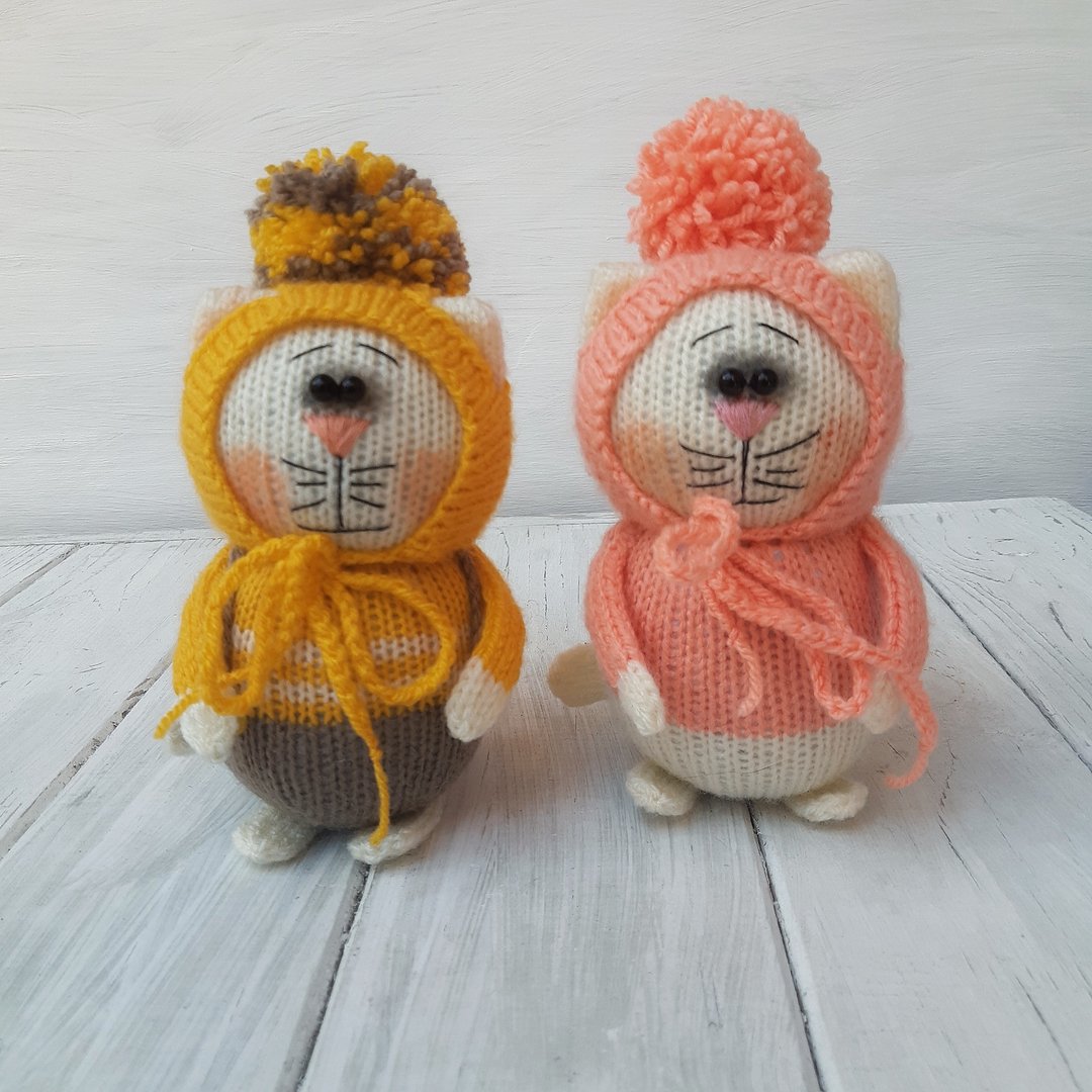 Hand Knit Funny Cat Kitty With Hat Stuffed Toys Plush Toys Animals Handmade Gift - 玩具/玩偶 - 压克力 多色