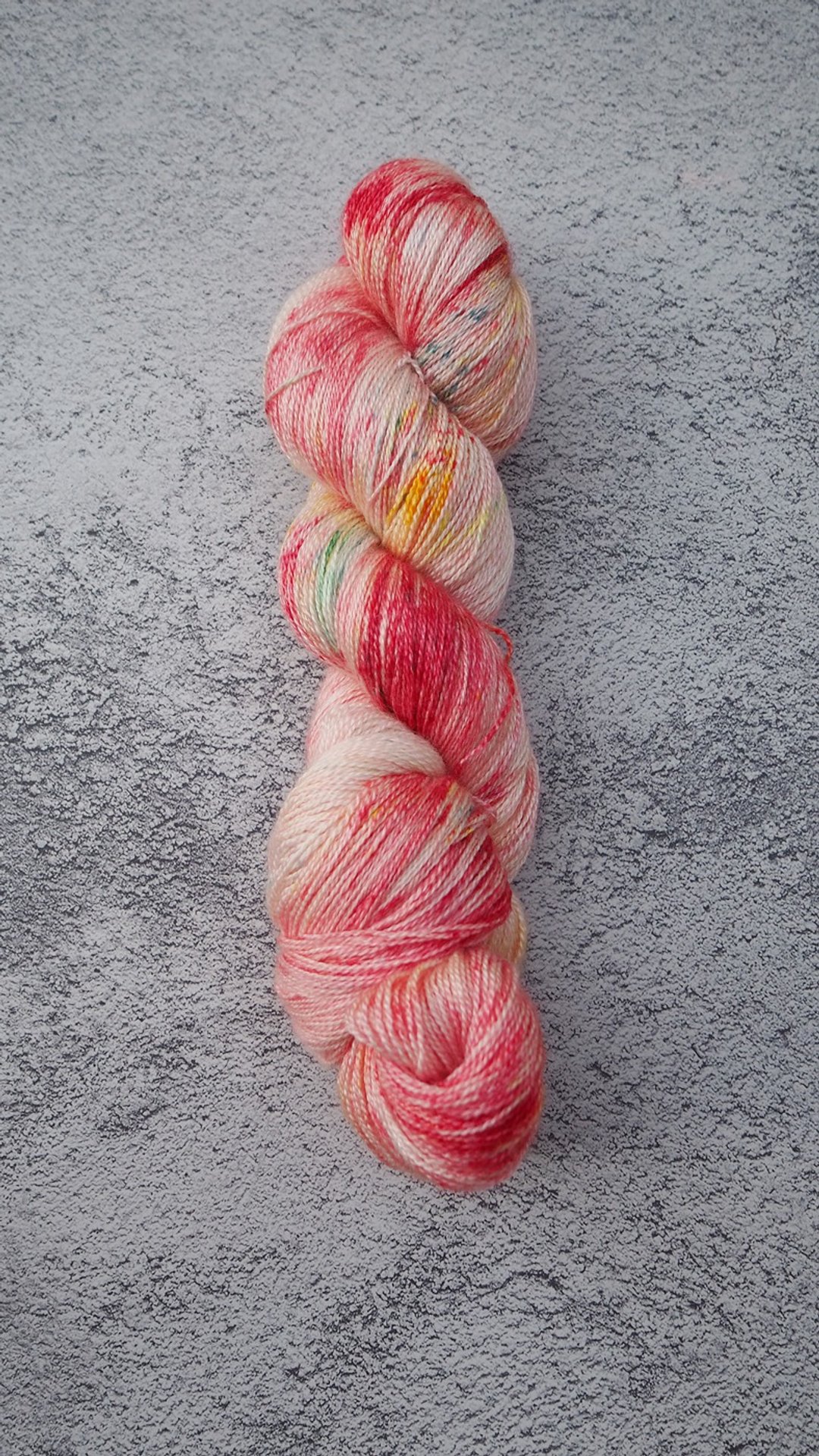 手染蕾丝线。红色碎花裙 (55 BFL/45 Silk) - 编织/刺绣/羊毛毡/裁缝 - 丝．绢 