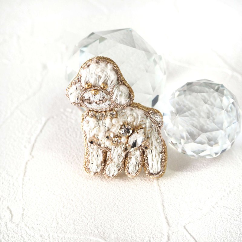 【订制贩售】精致高级订制珠绣贵宾犬胸针 手嶋咲良老师作品 爱犬系列 - 胸针 - 绣线 白色