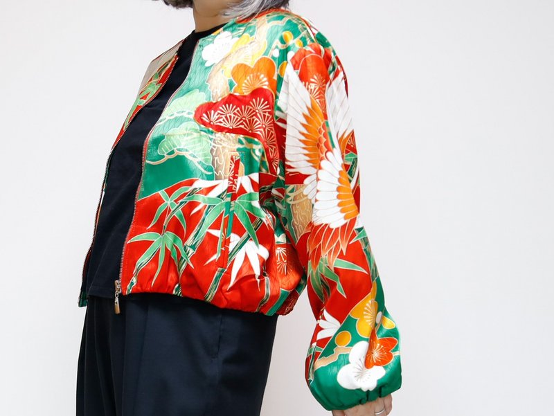采用复古和服制成的气球外套，独一无二。含运费，和服改造。 - 女装休闲/机能外套 - 丝．绢 红色