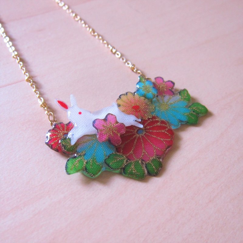 左小兔 // 2nd use饰物 / 布饰物 / 丛中小白兔手制项链 - 颈链 - 棉．麻 