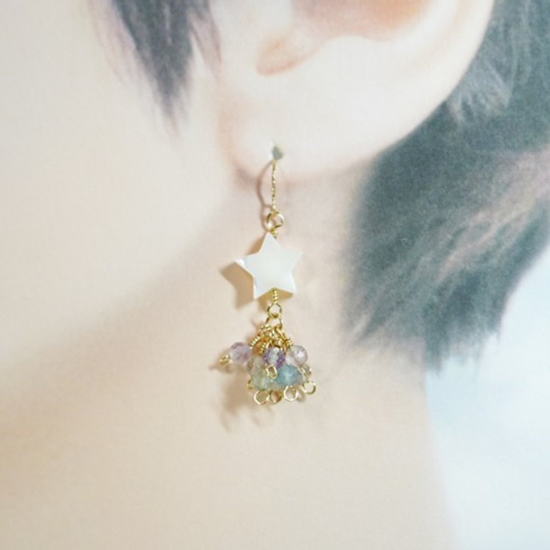 Shooting star amulet earrings: 14kgf Fluorite hook earrings - 耳环/耳夹 - 宝石 多色