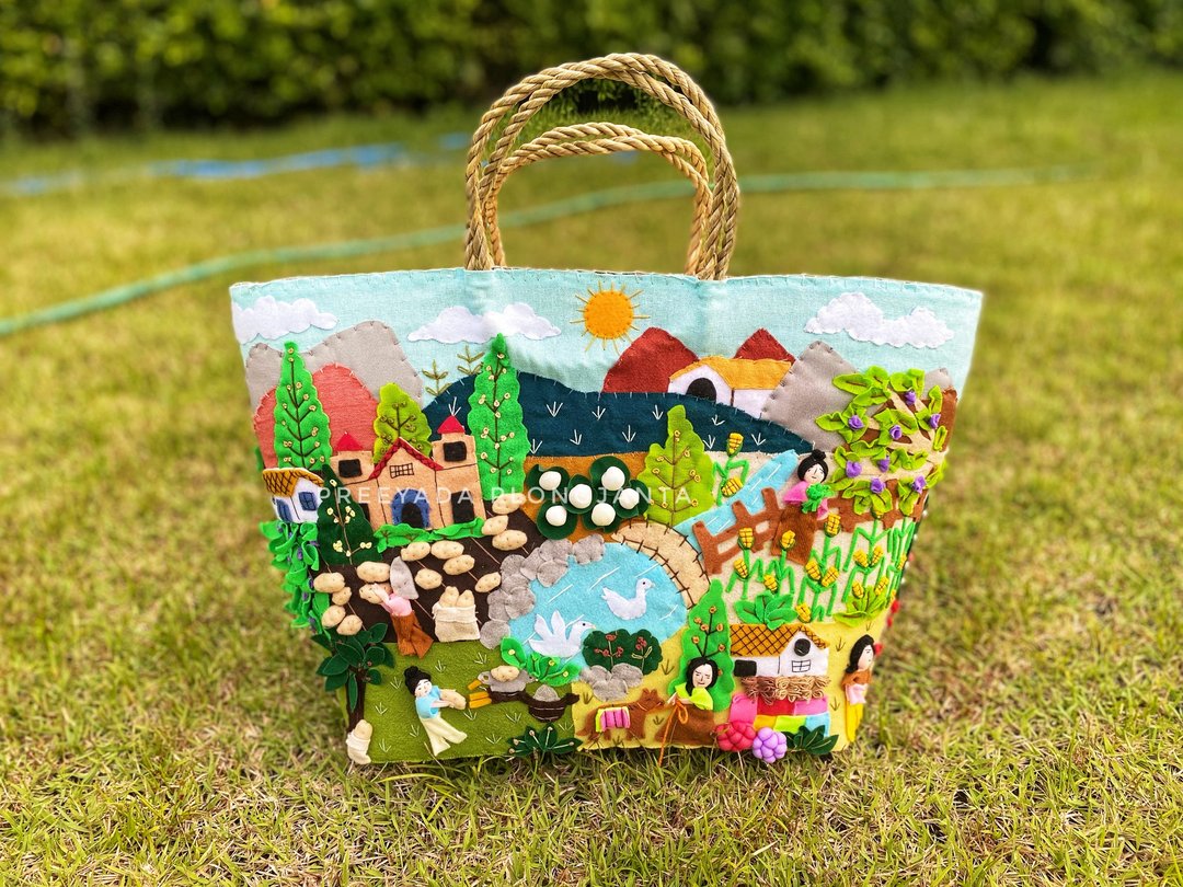 Hand-embroidered Krajood bag decorated by hand, hand-sewn around the whole bag, is pure Peruvian Embroidery thread. - 手提包/手提袋 - 绣线 