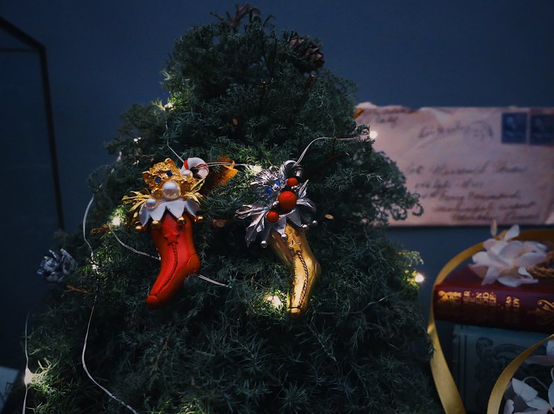 ART 圣诞袜装猫咪胸针—美国古董首饰 Vintage Jewelry - 胸针 - 其他材质 