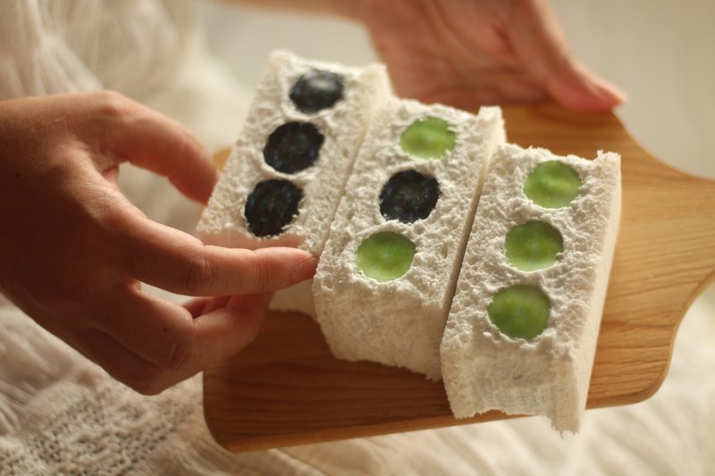 小袋 葡萄三明治巨峰 - 化妆包/杂物包 - 树脂 白色