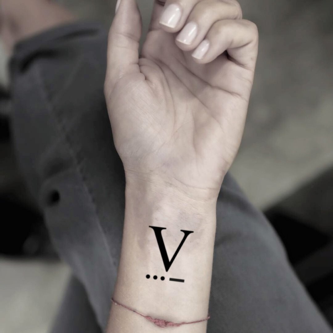 OhMyTat V代表胜利 V for Victory 刺青图案纹身贴纸 (2 张) - 纹身贴 - 纸 黑色