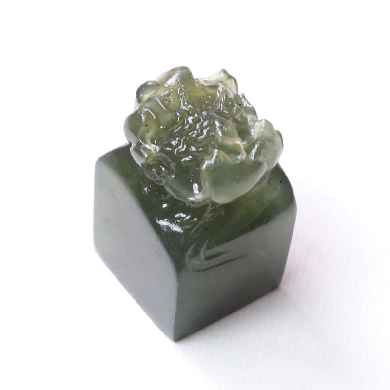 客制印鉴章姓名印泥手工文房辽冻出水青荷钮方章 - 印章/印台 - 石头 绿色