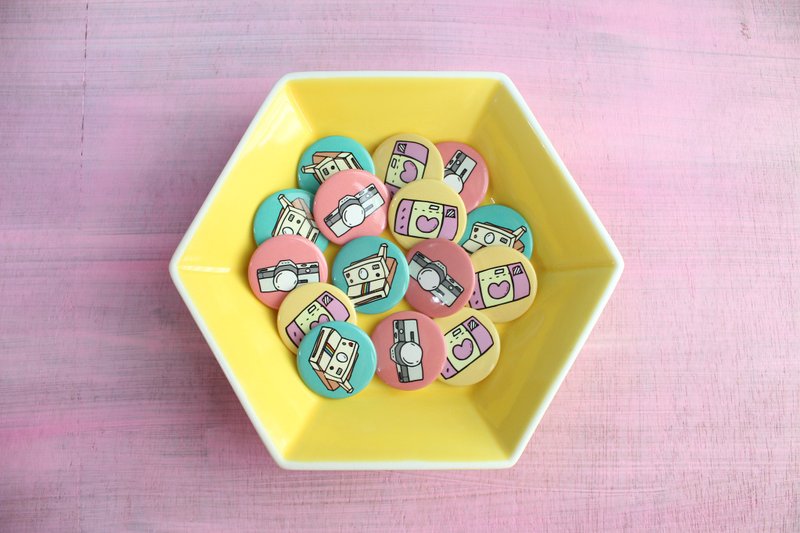 相机系列 / 徽章(三款) - 徽章/别针 - 纸 多色