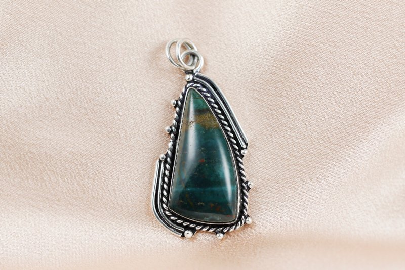 红斑绿玉髓、血星石、血石、血玉髓坠子∣礼物 母亲节 毕业 - 项链 - 宝石 绿色