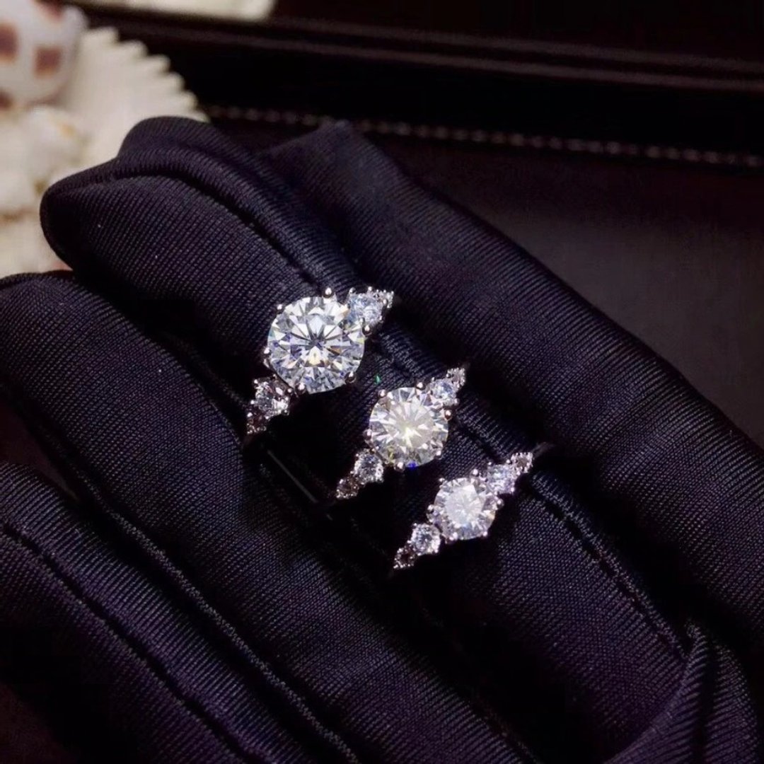 Delicate Moissanite Ring, Moissanite Silver Ring, Moissanite Engagement Ring - 戒指 - 其他金属 银色
